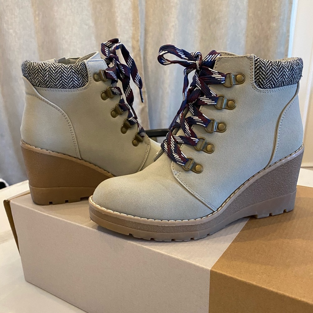 Lace up Wedge